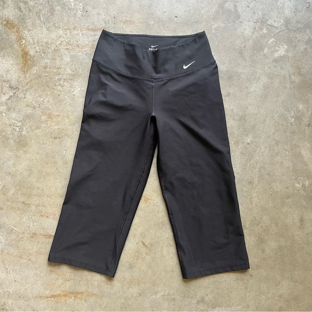 Women’s Nike Dri Fir Wide Leg Capri Leggings